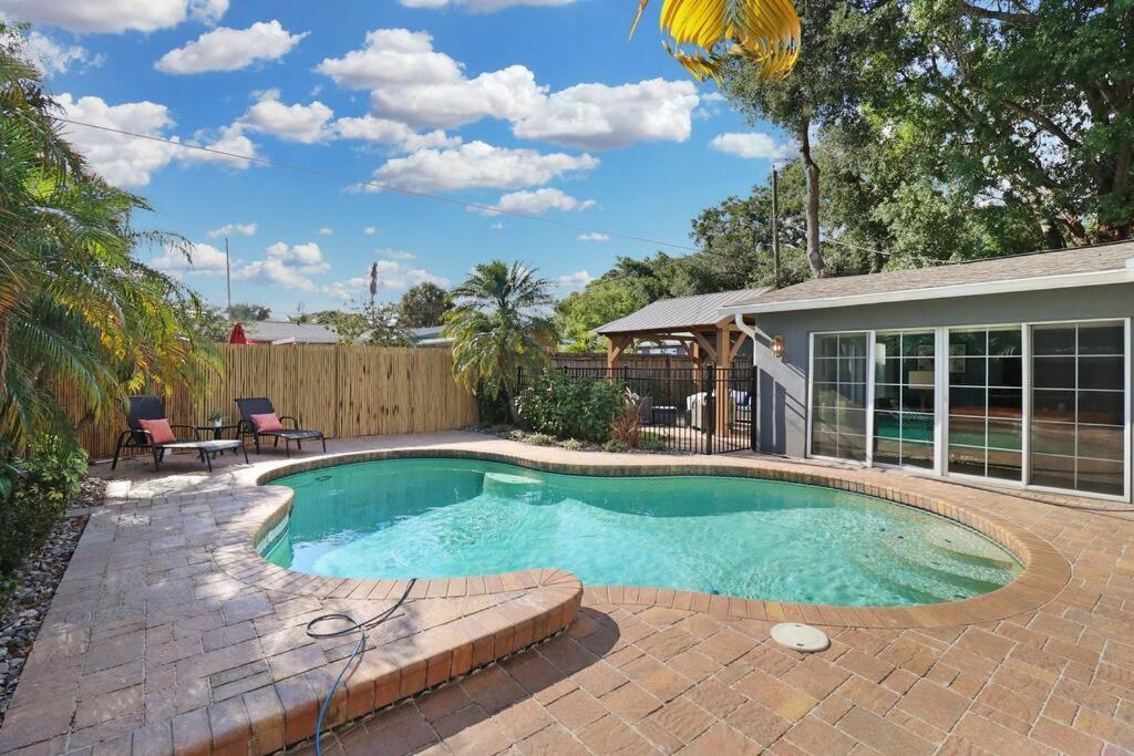 Palm Tree Paradise Tampa Pool Home Exterior photo