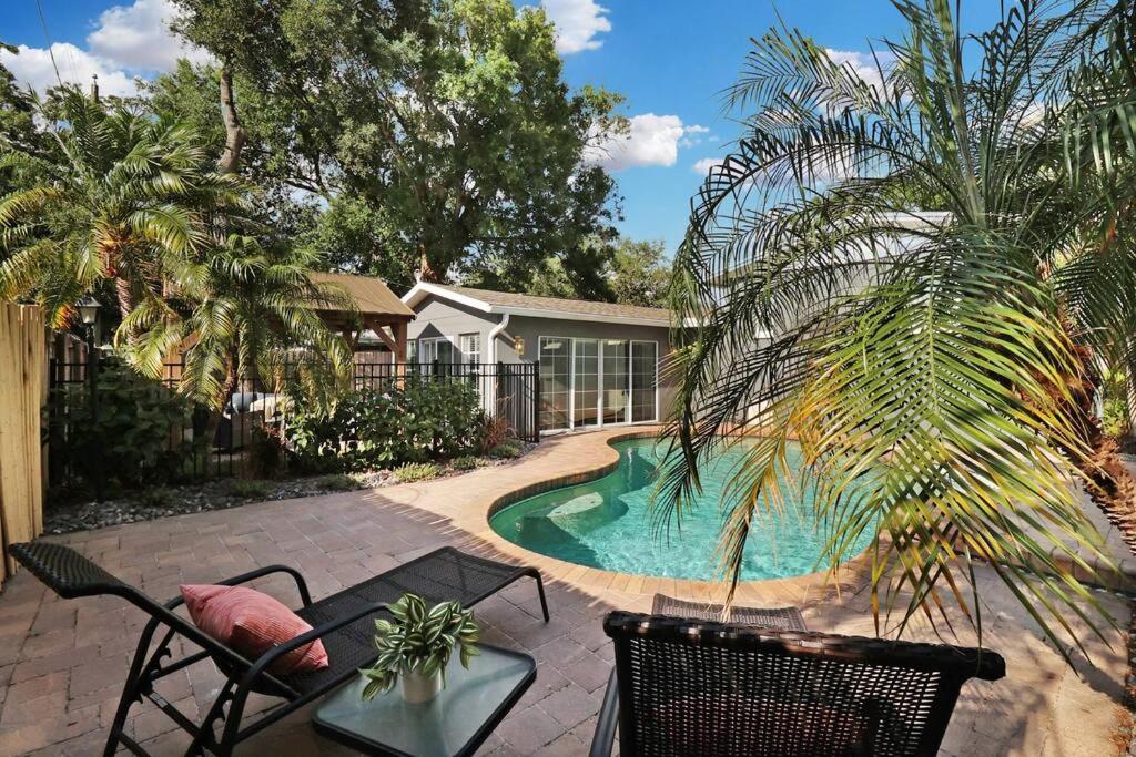 Palm Tree Paradise Tampa Pool Home Exterior photo