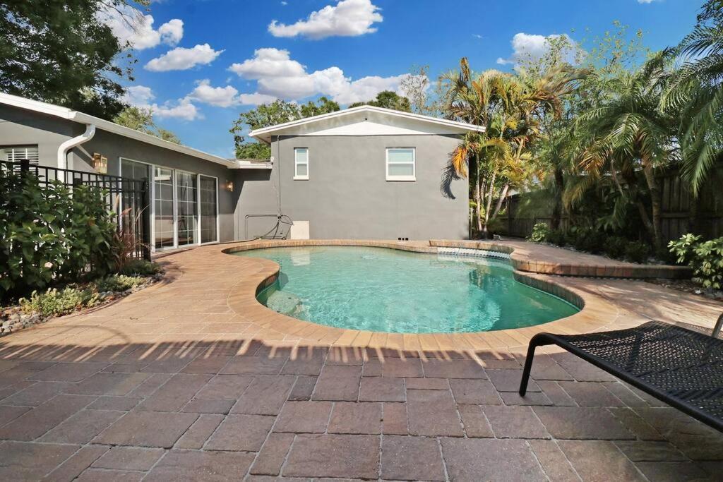 Palm Tree Paradise Tampa Pool Home Exterior photo